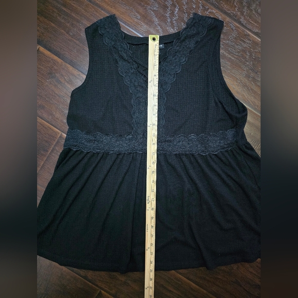 Torrid Womens Black Textured V Neck Lace Tank Top - Picture 3 of 8